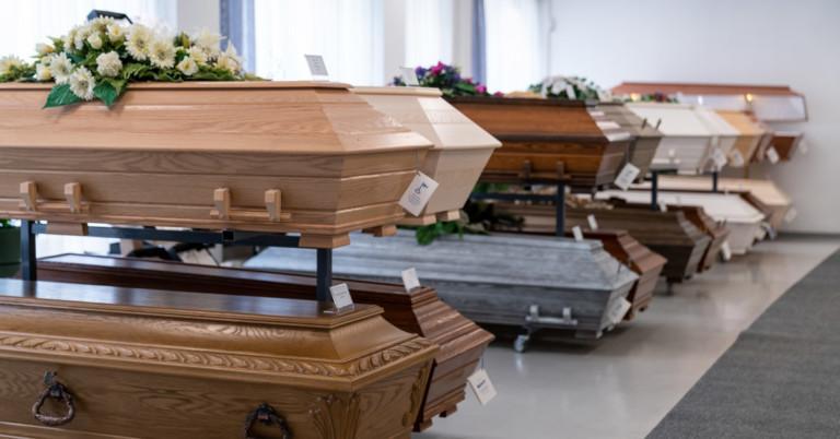 Hautaustoimisto Ikäheimon laaja ruumisarkkuvalikoima.